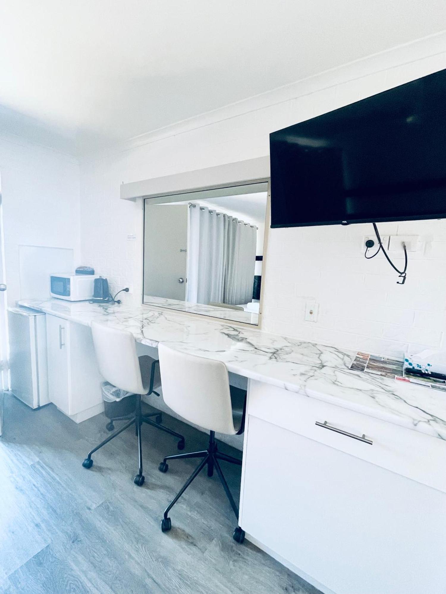 טוומבה Jacaranda Place Motor Inn מראה חיצוני תמונה