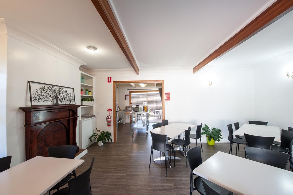 טוומבה Jacaranda Place Motor Inn מראה חיצוני תמונה